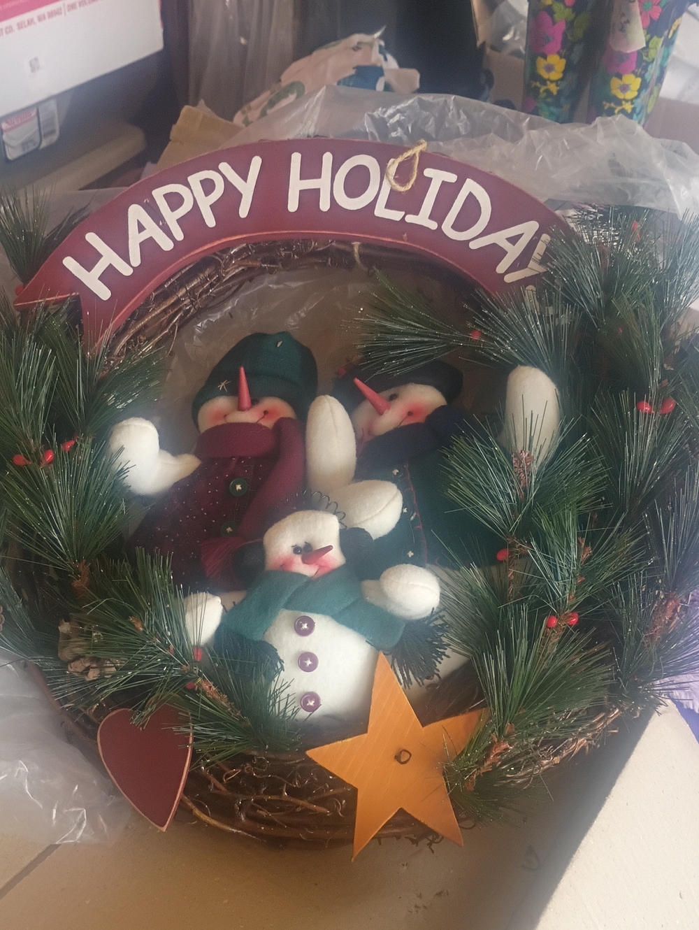 Happy Holiday Snowmen Wreath - Green & White Holiday Decor